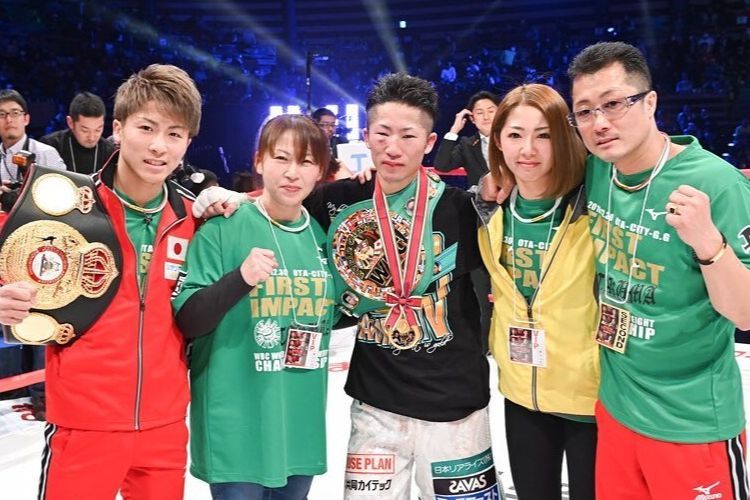 Naoya Inoue (L) Pictured At His Brother's Fight With His Entire Family In 2018