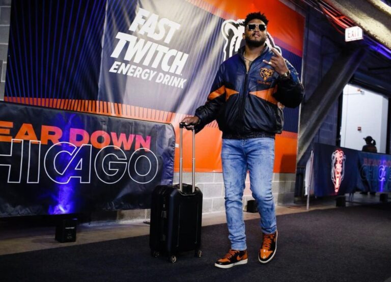 Roschon Johnson Pictured Entering The Soldier Field In September 2023