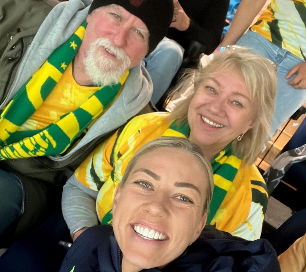 Alanna Kennedy Selfie With Her Parents 