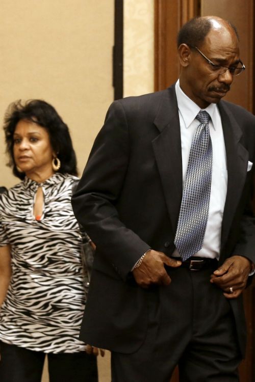 Ron Washington Walking Alongside His Wife Gerry