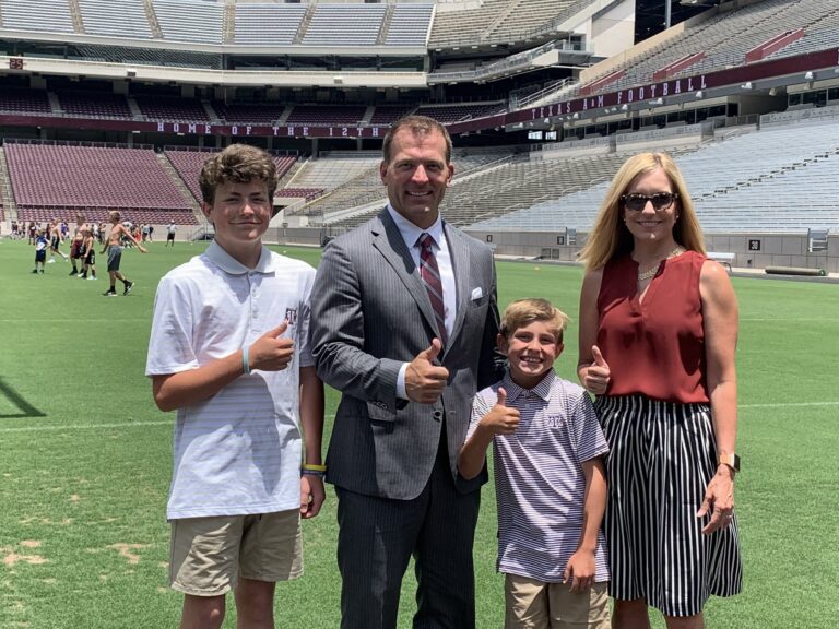 Ross Bjork With His Entire Family