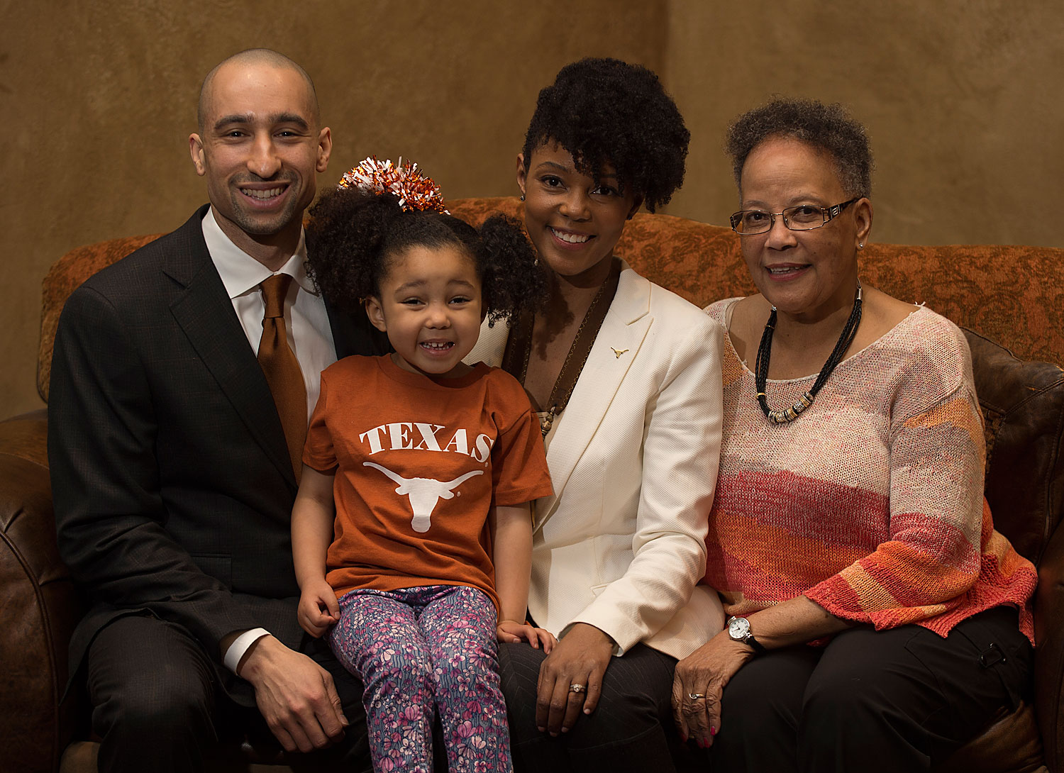 Shaka Smart With His Daughter, Wife And Mother