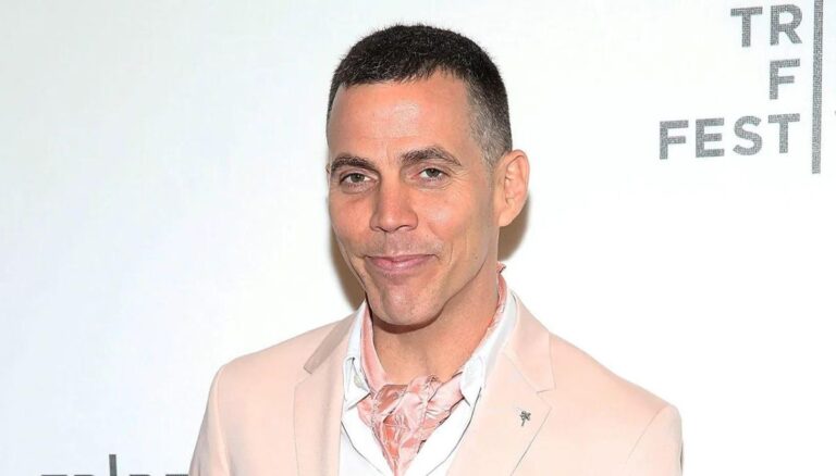 Steve-O Is The Eldest Of Two Kids Of His Parents