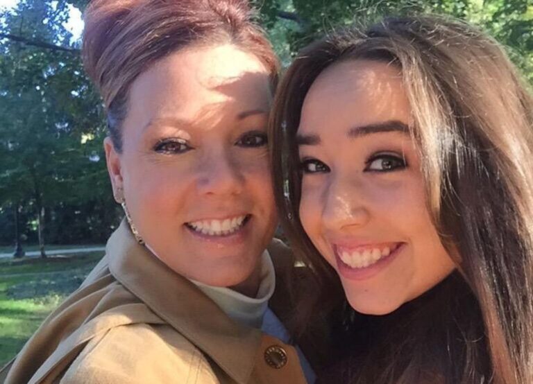 Kelli Finglass With Her Daughter