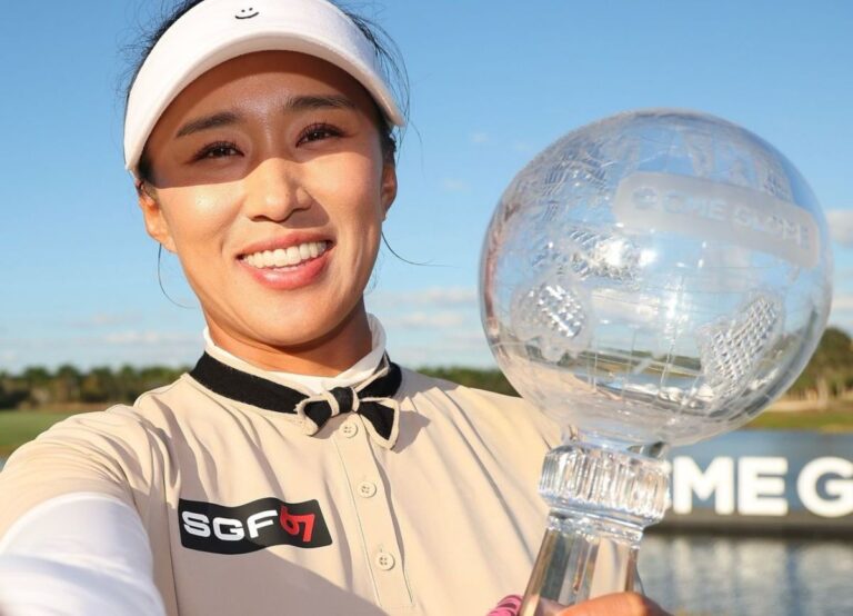 Amy Yang Pictured Holding The CME Group Tour Championship Trophy