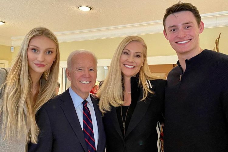 Cy, Cameron, and Michelle Brink Take A Photo With The US President Joe Biden  