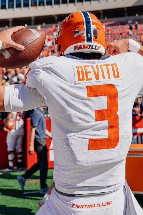 Tommy Devito Pictured During His Time With Illinois In 2022