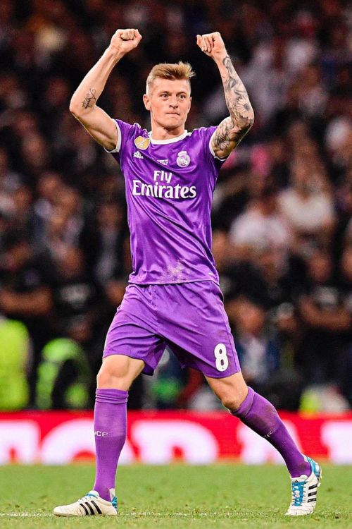 Toni Kroos Celebrates With The Crowd During A CL Game For Real Madrid 