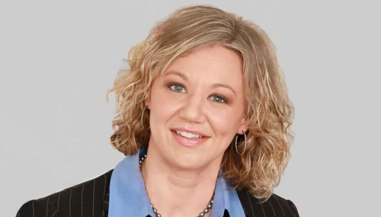 American Sports Radio Host Amy Lawrence Works For CBS