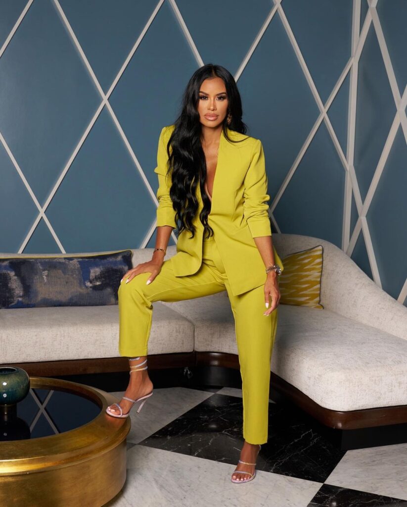 Who Is Qiana Aviles? Deion Sanders New Girlfriend Age And Wikipedia