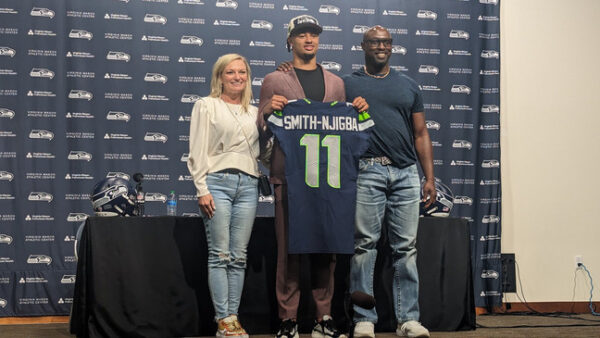In April 2023, Jaxon Smith-Njigba, the Seattle Seahawks receiver drafted from Ohio State, Captures a Moment with His Parents