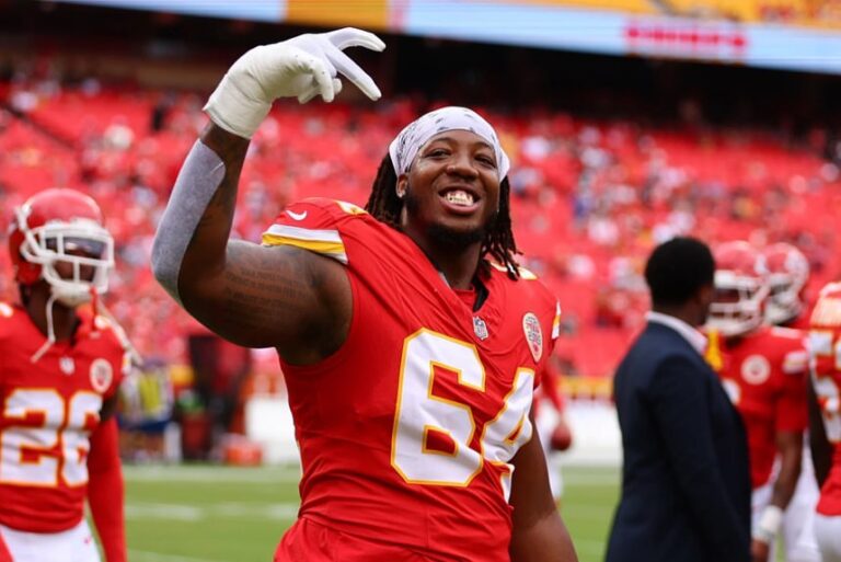 Chiefs Wanya Morris Parents: Where Are They From? - Players Bio