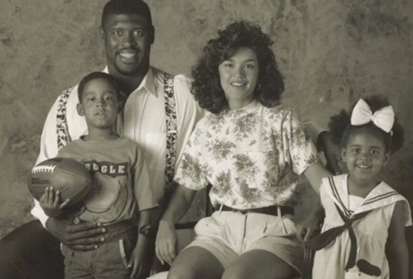 Reggie White With His Wife Sara White And Children