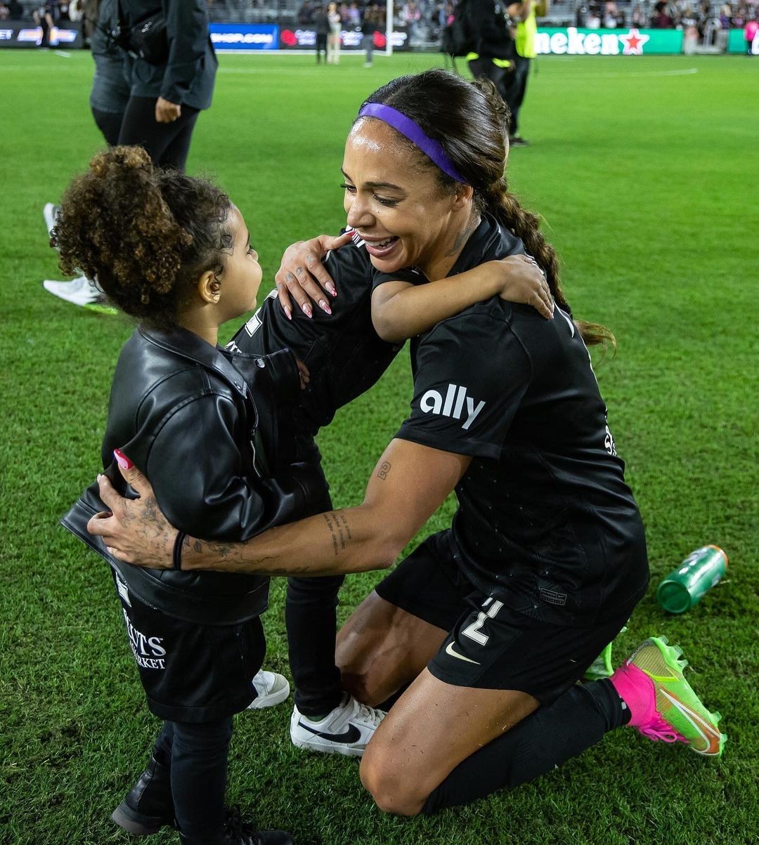 Sydney Leroux With Her Two Kids