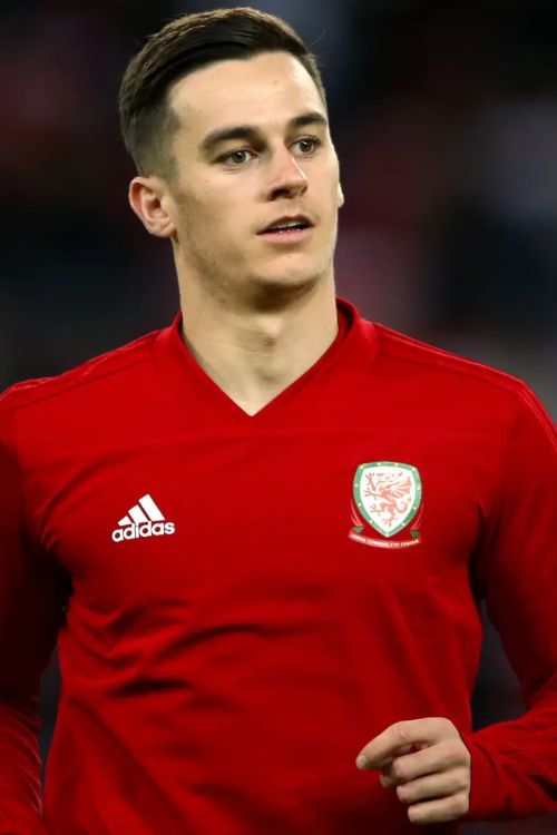 Tom Lawrence Does Not Have Wife As He Is Not Married