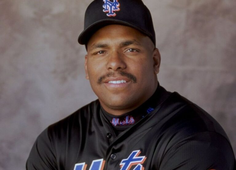 Bobby Bonilla Pictured In The New York Mets Gear In The Early 2000s