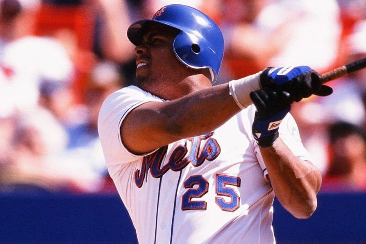 Bobby Bonilla Pictured Batting For The New York Mets 