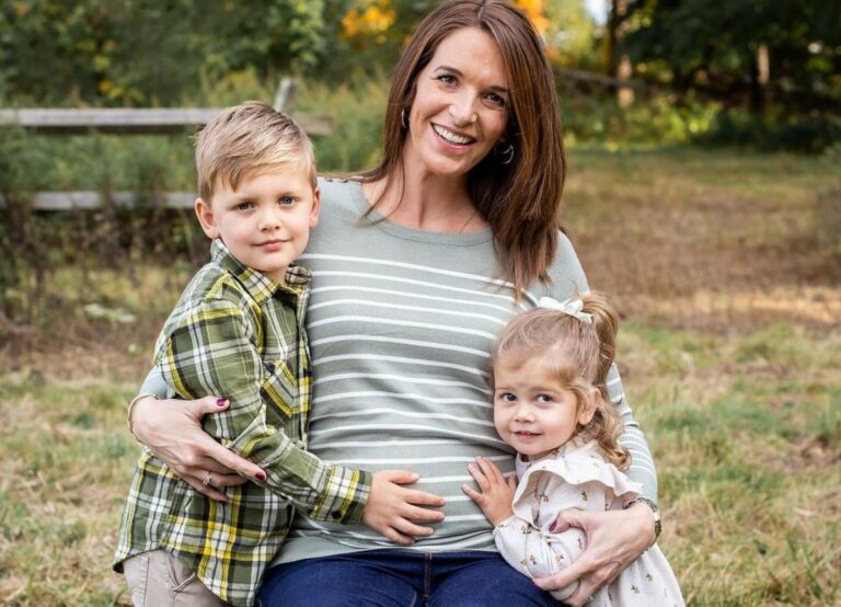 The Golf Channel Host Cara Banks Shows Off Her Growing Baby Bump As She Is Surrounded By Her Two Kids
