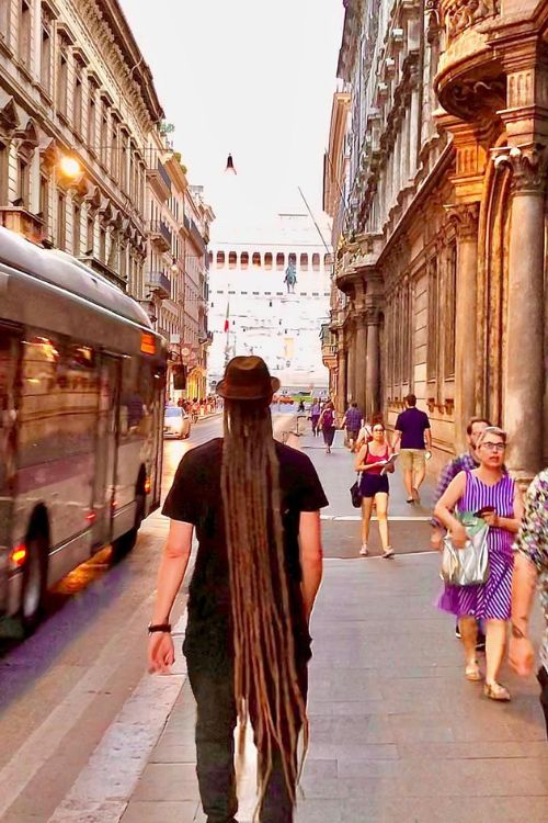 David Diamante Lets Out His Dreadlocks While Walking The Streets Of Rome During A Trip In 2021