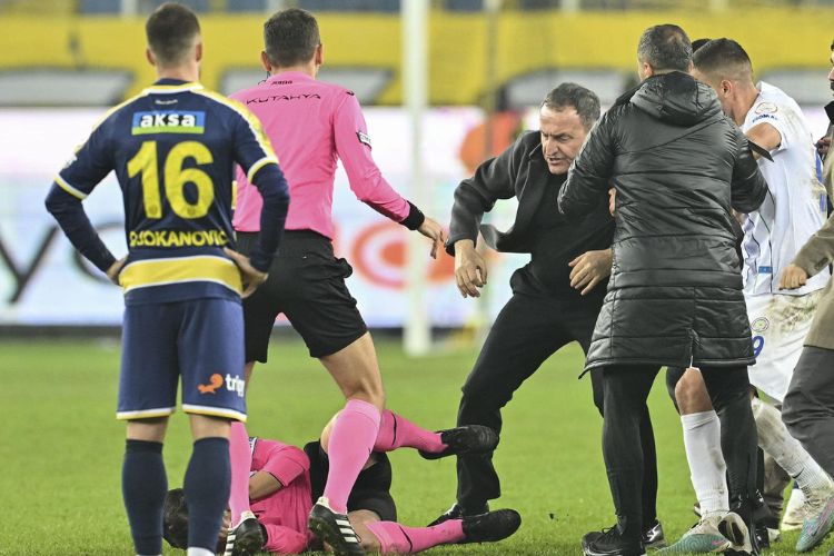 Faruk Koca Punched The Referee Halil Umut Meler In A Violent Attack On Monday 