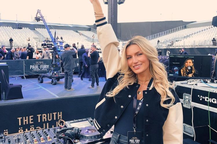 Anna Pictured DJing At Tommy Fury Vs Jake Paul Fight