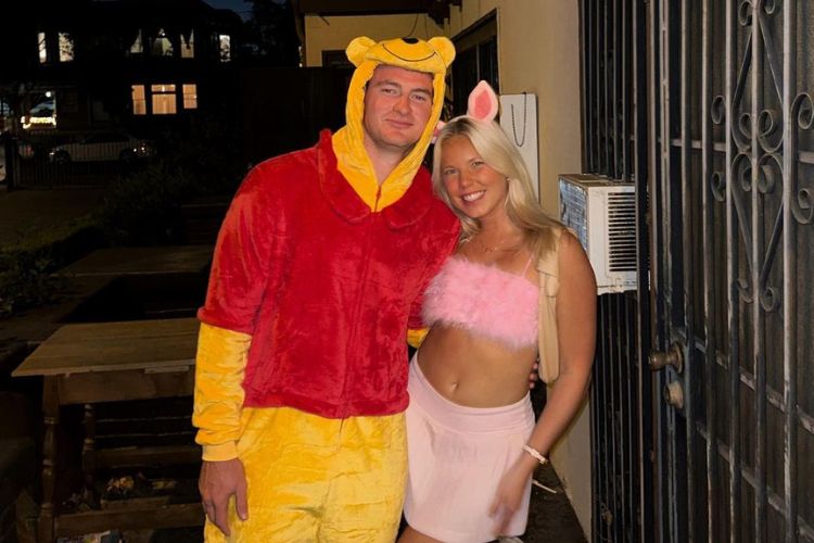 Miller And Sofia Celebrated Halloween Dressed As Winnie The Pooh And The Piglet
