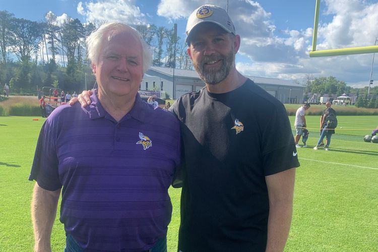 Wes Phillips Pictured With His Dad, Wade Phillips, During Vikings' Training Session 