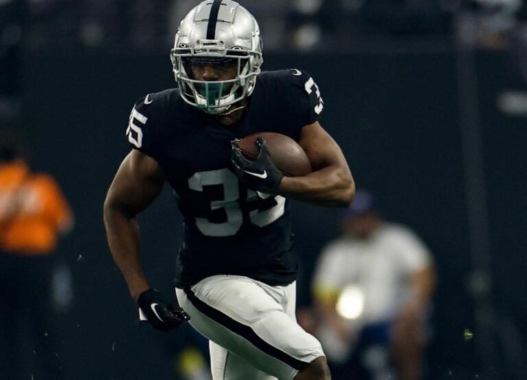 Zamir White Pictured In Action For The Raiders Earlier This Year