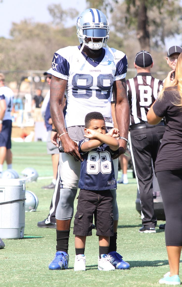 Dez Bryant With His Son At Dallas Cowboys Training Camp