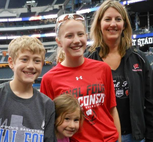 Michelle Gard With Son Isaac And Two Daughters Mackenzie And Peyton