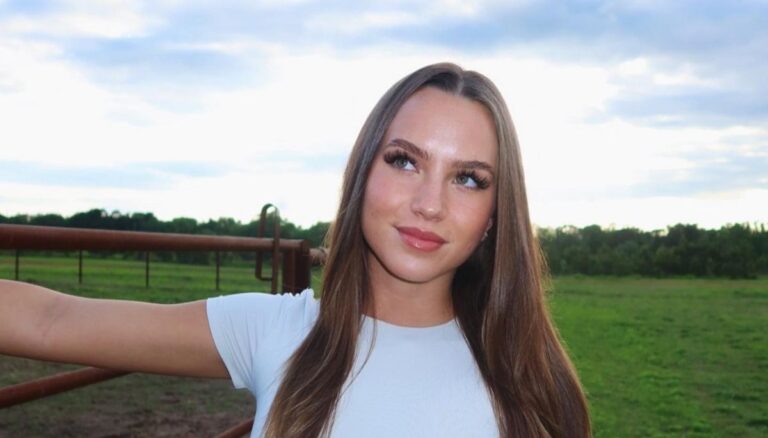 Model, Mia Blanton Is Not Related To Dallas Cowboys Owner