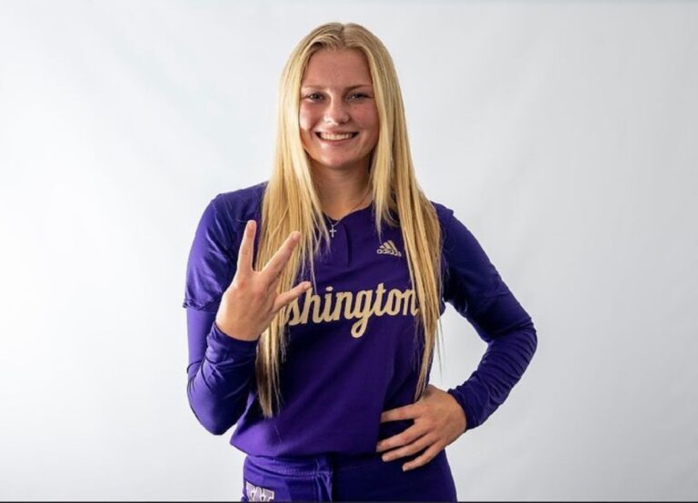 Alexis DeBoer Committed To UW Softball Team In 2022