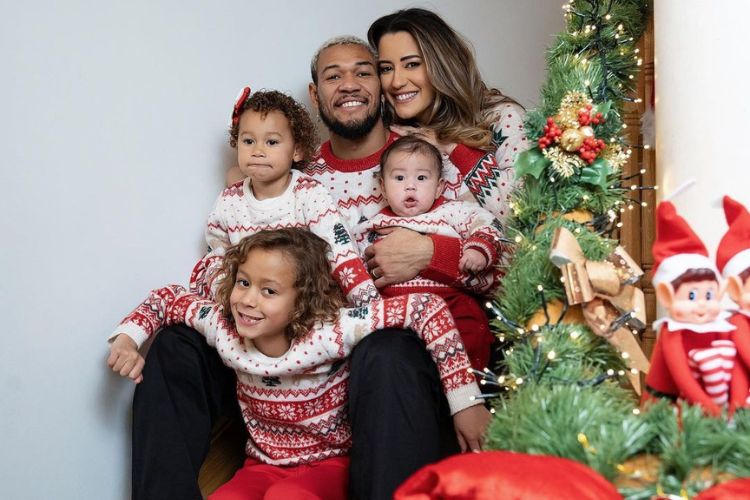 The Brazilian Soccer Player Recently Posted Christmas Family Pictures With His Fiance And Three Kids