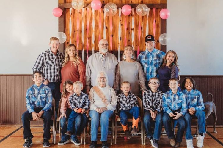 Mike (Blue Shirt) With His Entire Family Pictured In Christmas 2022