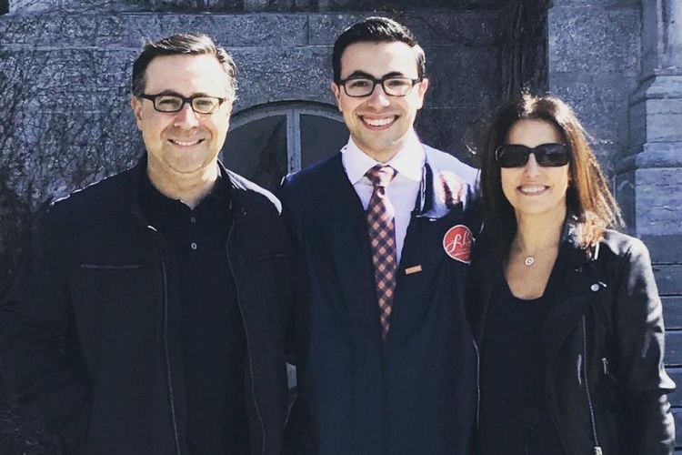 Noah Eagle Pictured With His Dad And Mom On His Graduation Day In 2019