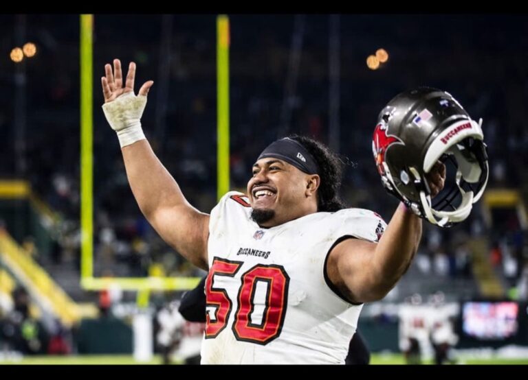 The NFL Defensive Tackle Vita Vea Shows Appreciations To The Bucs During A Game In 2020