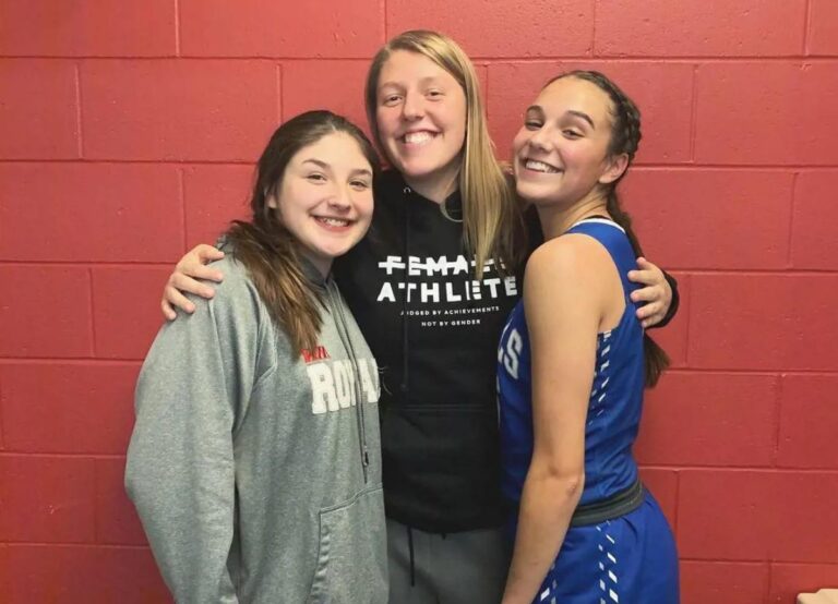 Monika Czinano With His Sisters