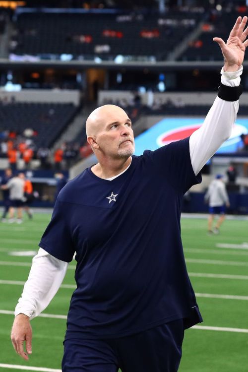 The Former Defensive Coordinator Dan Quinn Waves To The Cowboys Fans 