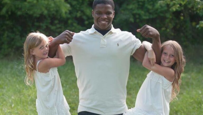 Dre Greenlaw Pictured With His Two Sisters, AJ, And Camryn