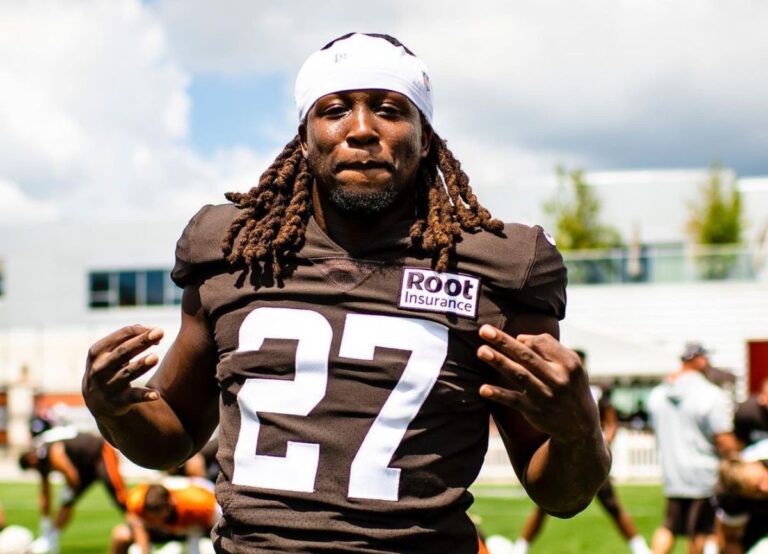 Chiefs Running Back Kareem Hunt Is Possibly Single And Does Not Have A Wife