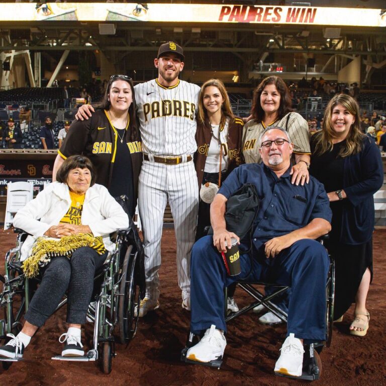 Joe Musgrove in a picture with his family including his father who sufferes from Gullian Barre Syndrome (Source Instagram)