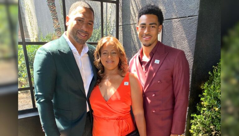 Bryce Young with his parents at the ESPYs