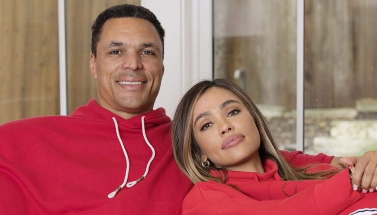 A 17-Year NFL Career as a Legendary Tight End Tony Gonzalez and October Gonzalez Committed in a Ceremony in July 2007