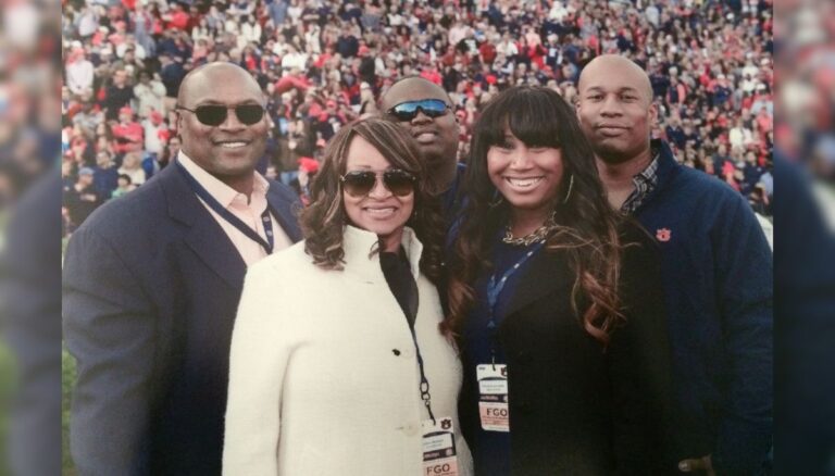 Bo Jackson with his wife, Linda, and their three kids