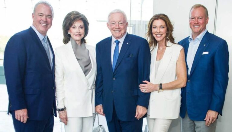 Cowboys Owener Jerry Jones With His Wife Eugenia And Their Three Kids, Stephen Jones(L), Charlotte Jones(Second From Right) And Jerry Jones Jr. (R)