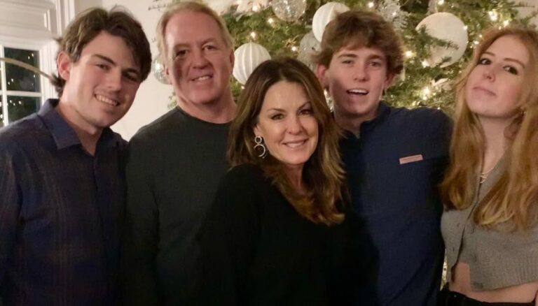 The Rangers Legend Brian Leetch Pictured With His Wife Mary Beth Leetch And Their Three Kids, Jack, Riley And Sean Leetch Celebrating Christmas 2020