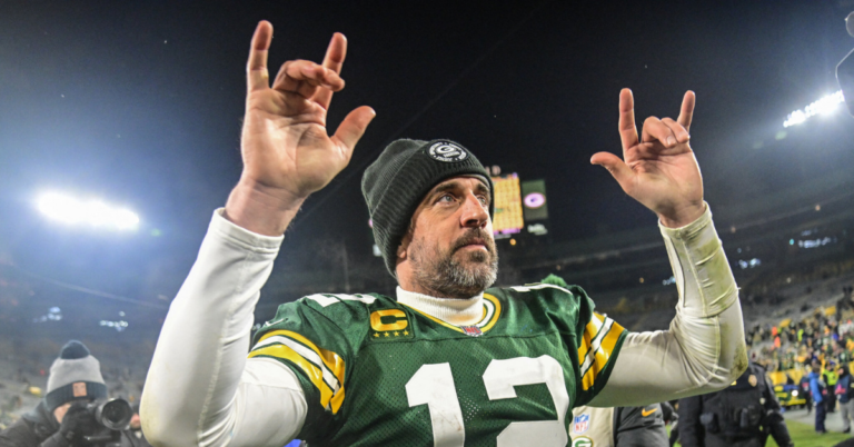 Aaron Rodgers Breaks Tom Brady Record