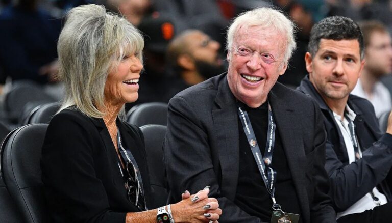 Phil Knight with his long-term wife Penny Parks Knight