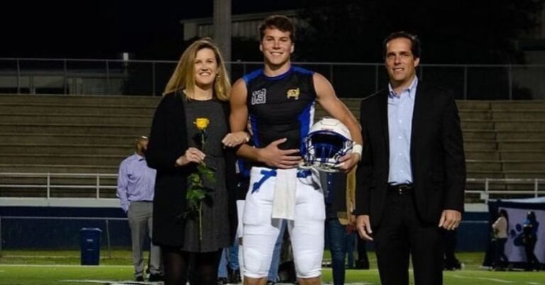 Riley Leonard with his mother, Heather, and father, Chad Leonard.