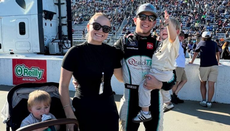 Chandler Smith With His Wife And Kids